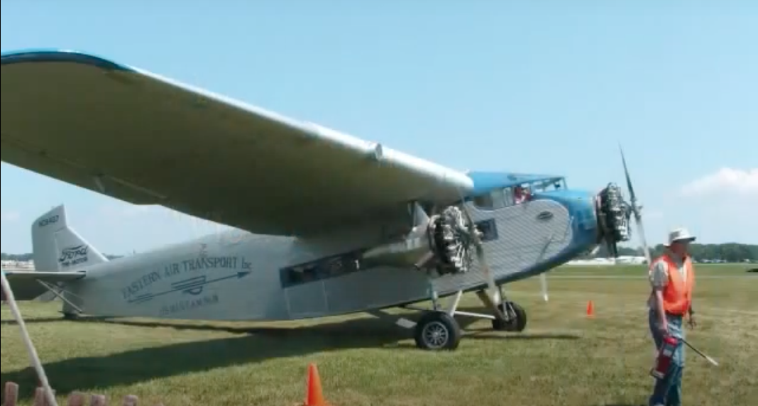 Dominican Pilots Fly Ford Trimotor in Oshkosh 2008