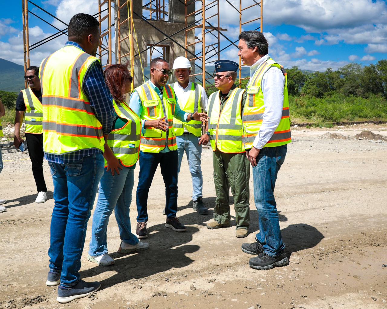 DA Director cordinates El Granero del Sur Airport Security with Dominican Air Force 2 FlyDominicanRepublic Departamento Aeroportuario y Fuerza Aerea 3 from Fly Dominican Repubic