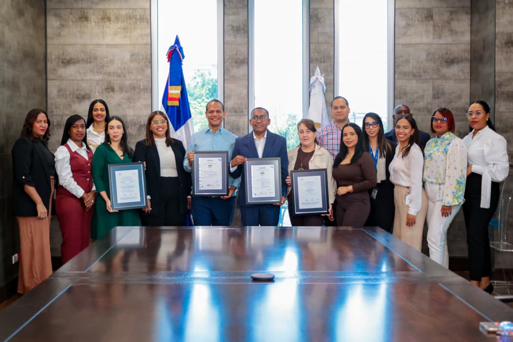 Airport Department Receives Double Recertification in ISO 9001 and ISO 37001 Quality Standards 48 Airport Department Receives Double Recertification in ISO 9001 and ISO 37001 Quality Standards